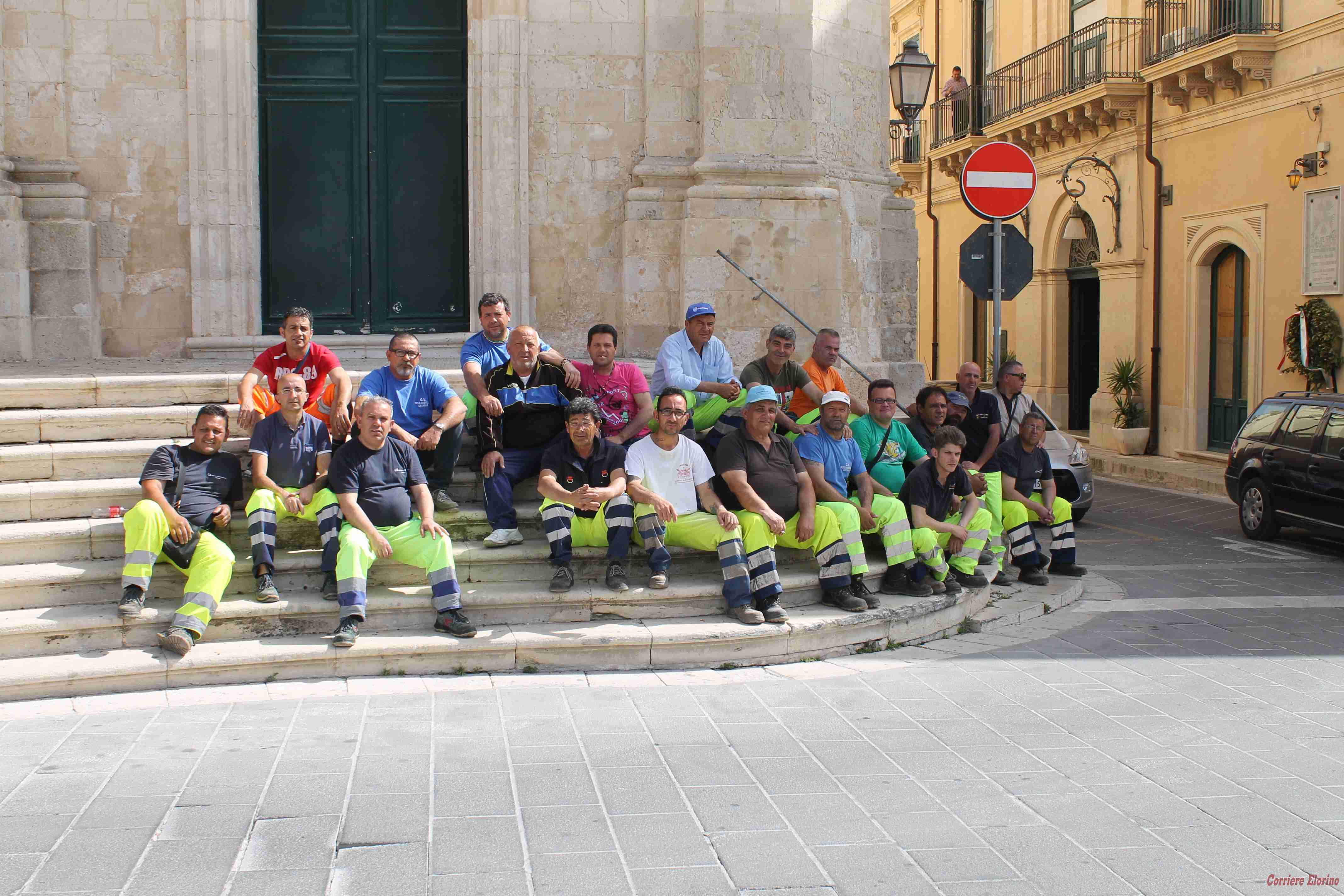 Stipendi con oltre due mesi di ritardo: netturbini in sciopero incontrano il sindaco di Rosolini