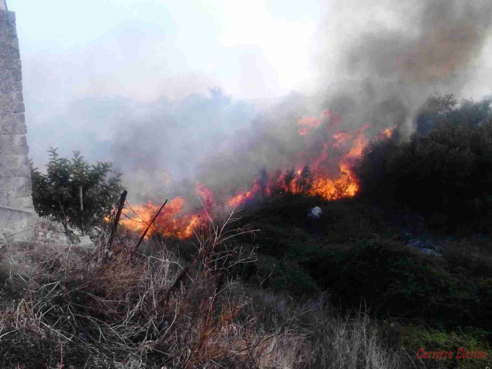 Incendio all’interno del “cavittuni”