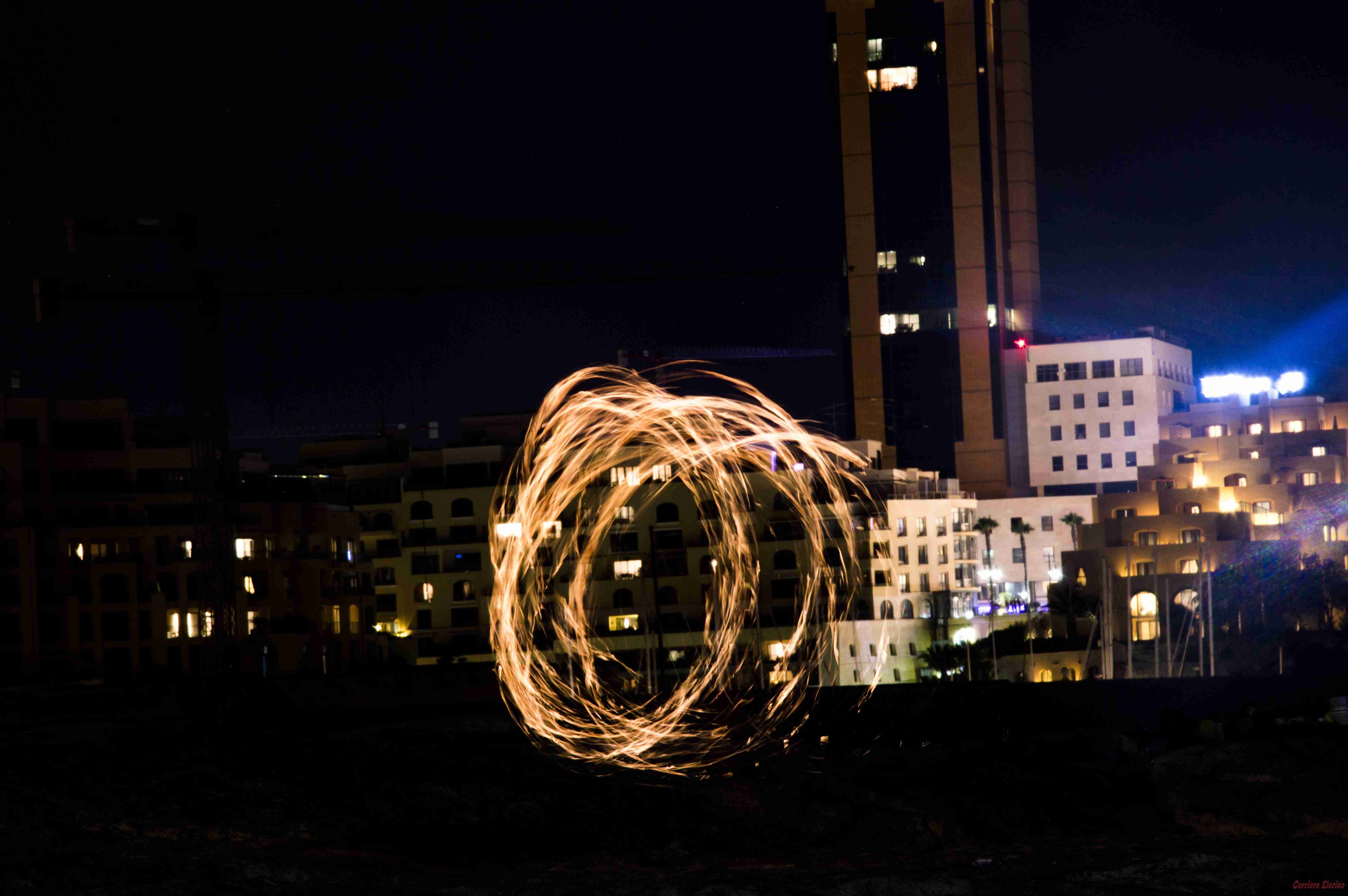 Rubrica fotografica “Diaframma”. La tecnica del “Light Painting”, dipingere con la luce