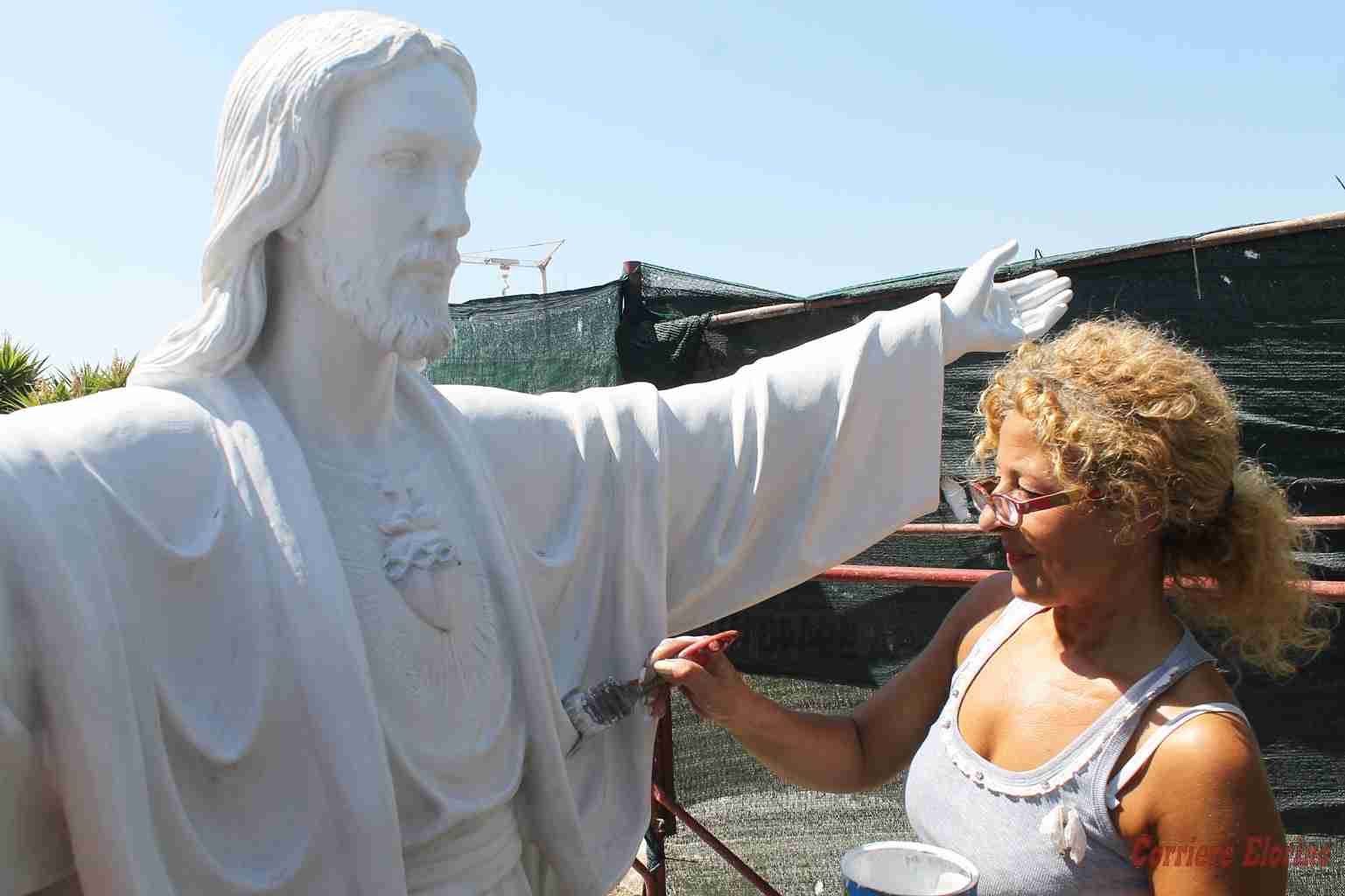 Rotatoria di via Paolo Orsi: statua del Sacro Cuore “rivive” grazie a Maria Grazia Migliore