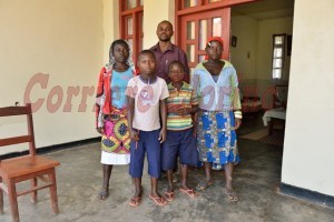 Alcuni degli orfani di Mbole che quest'anno frequenteranno la scuola
