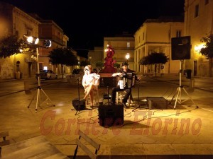 Il duo "Akkorda" in piazza Masaniello