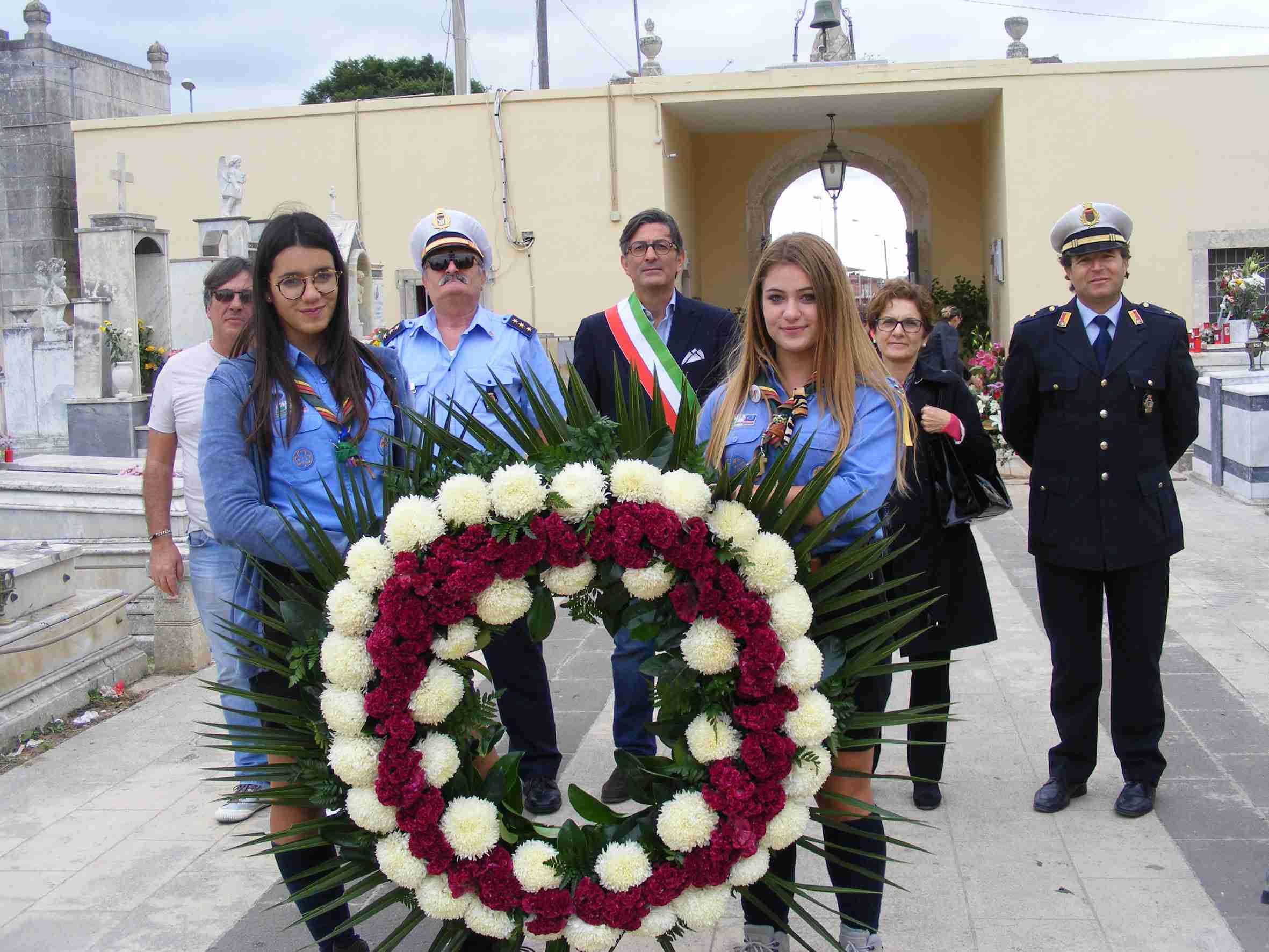 Il sindaco Calvo rende omaggio all’Ossario del Cimitero comunale in occasione della “Commemorazione dei defunti”