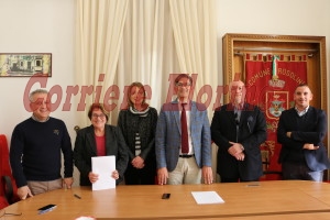 la giunta al completo con la Segretaria Generale