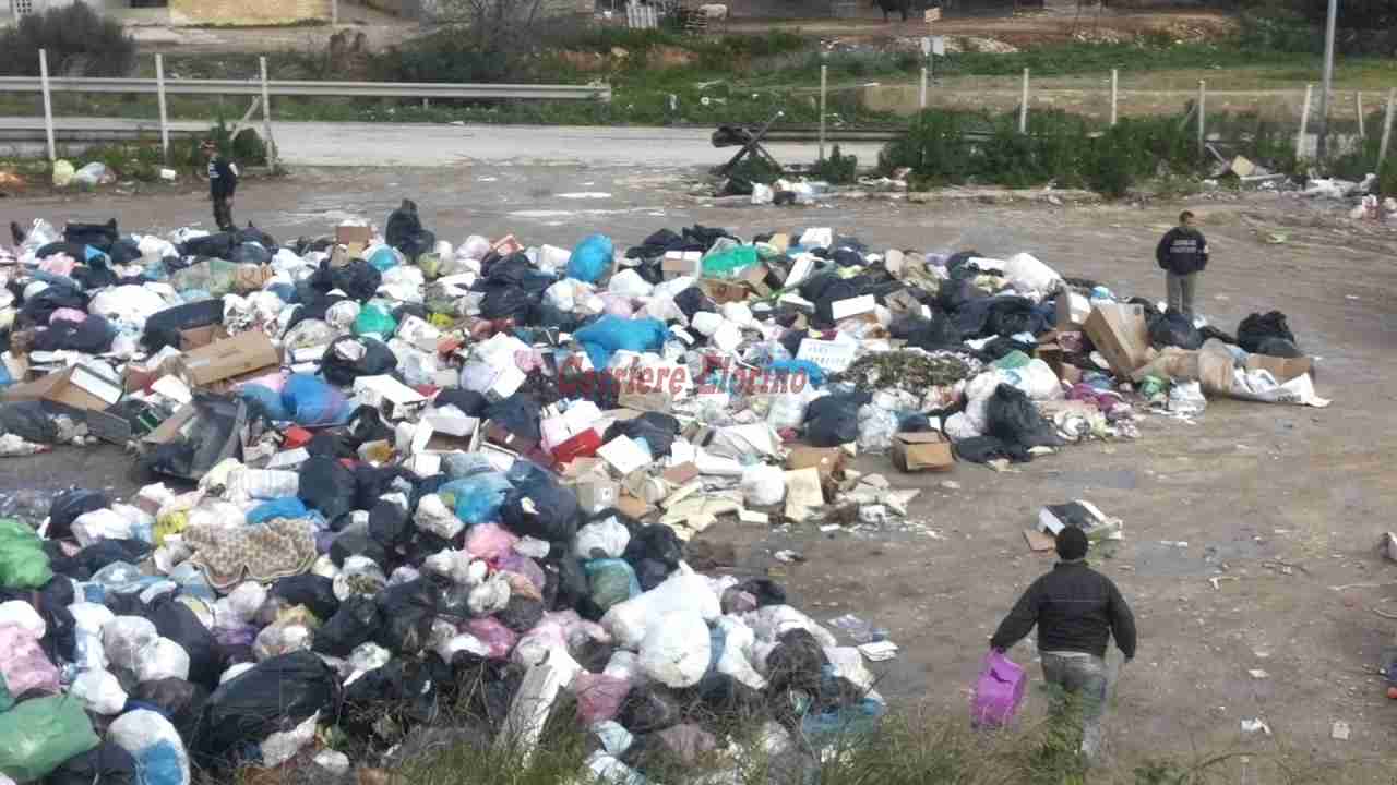 Scene di ordinaria indecenza in contrada Perpetua, discarica a cielo aperto