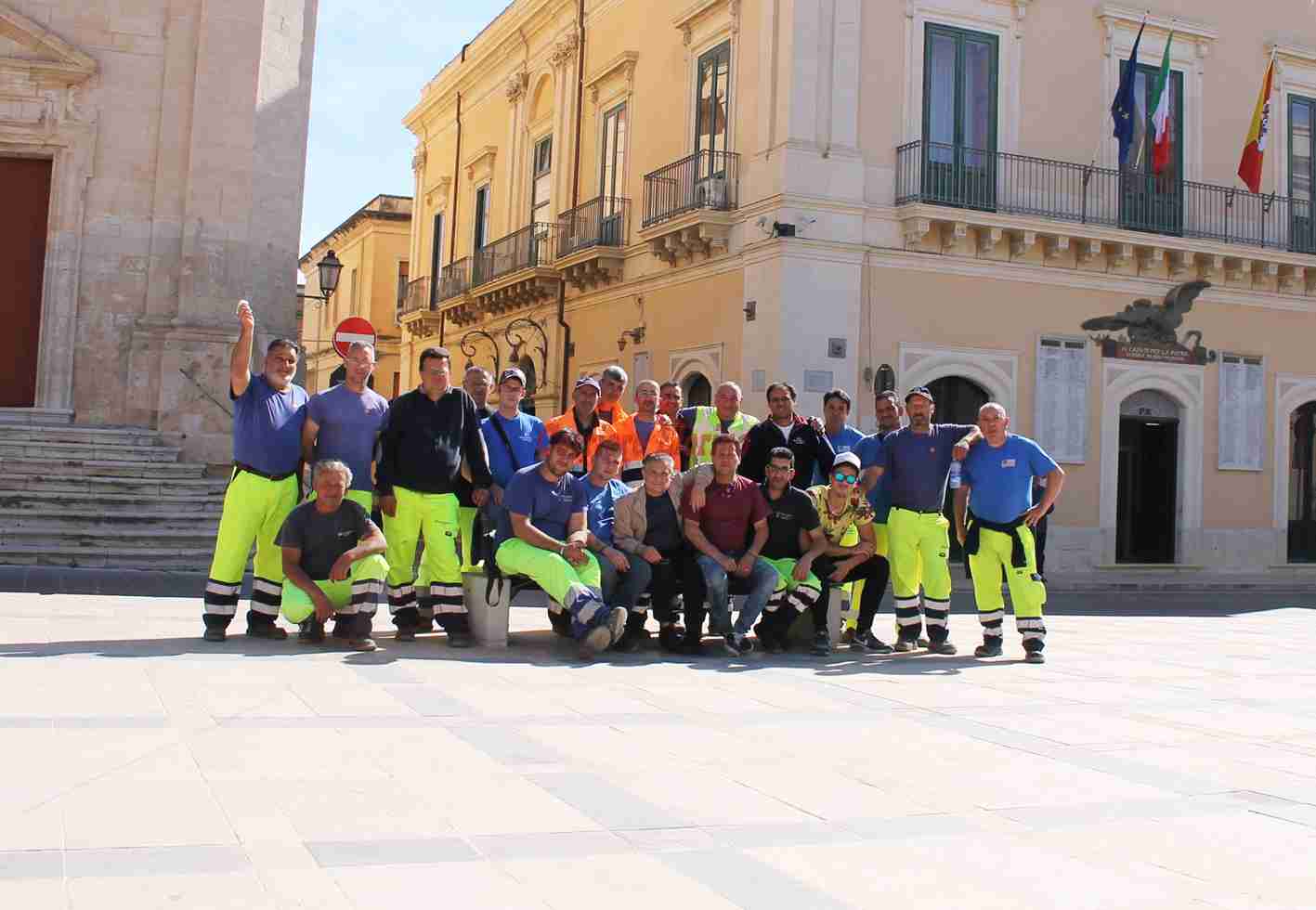 “Scusate il disagio, ma così non si può andare avanti”. Sciopero selvaggio dei netturbini