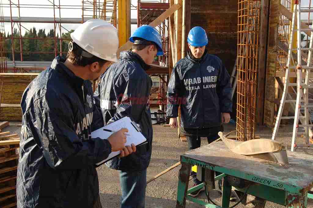 Lavoro in nero, 5 imprenditori denunciati e 7 attività sospese in provincia di Siracusa