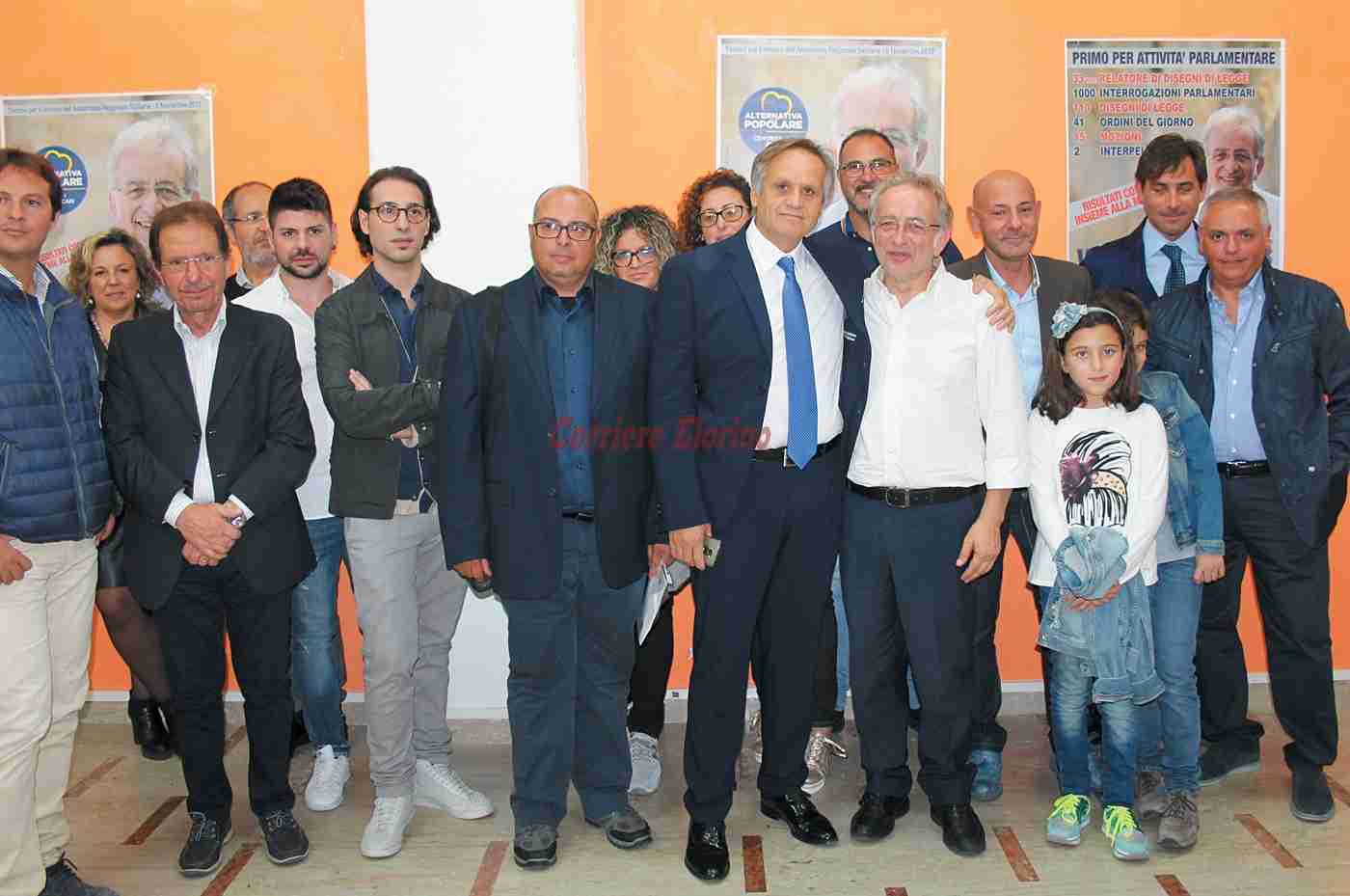 Vinciullo inaugura il comitato elettorale a Rosolini: “Da oltre 30 anni lavoriamo con onestà”