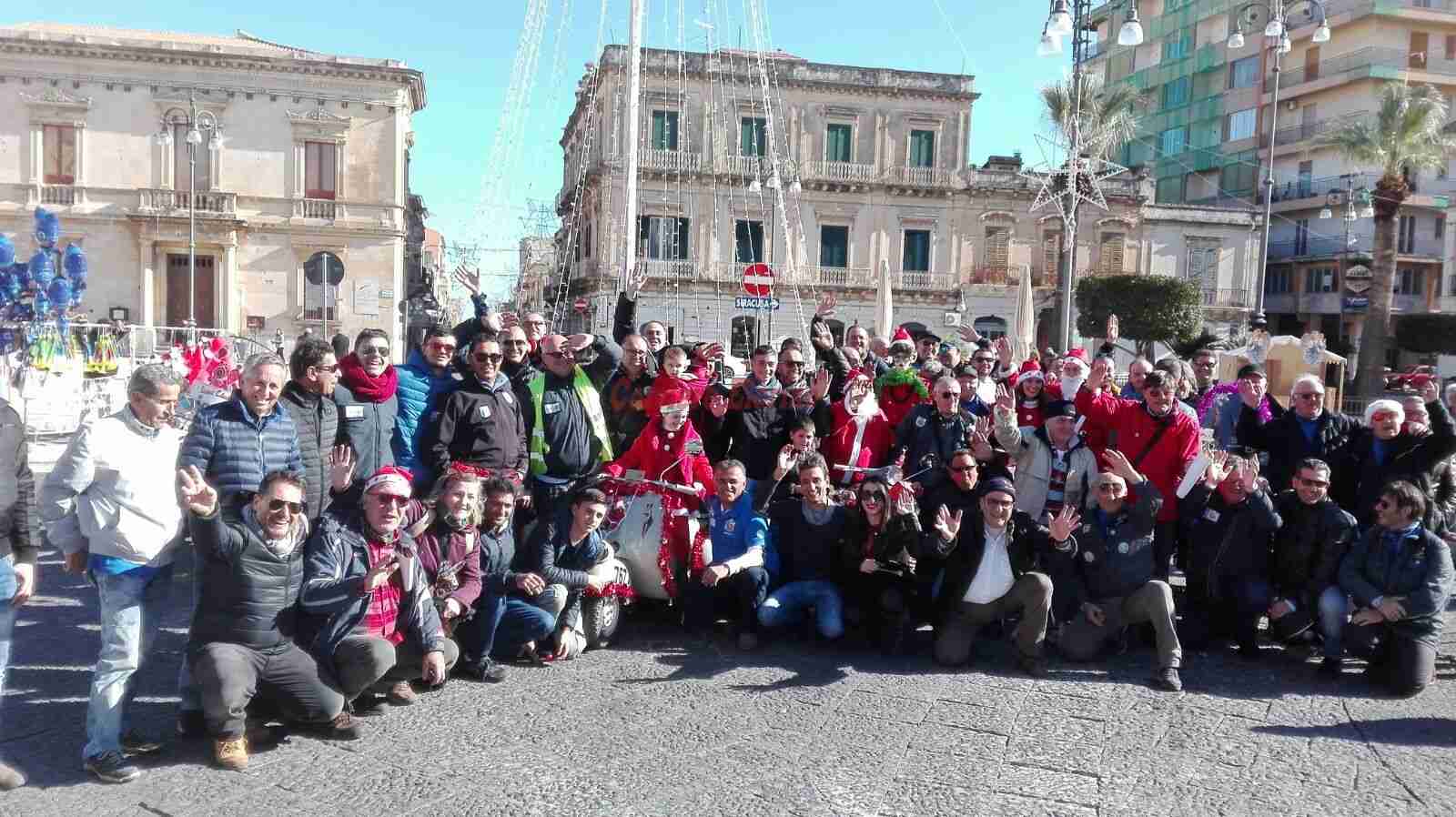 Il “Moto Club Lambretta Club Siracusa” e il “Vespa Club Rosolini” presenti alla terza edizione del “Natale in Vespa”