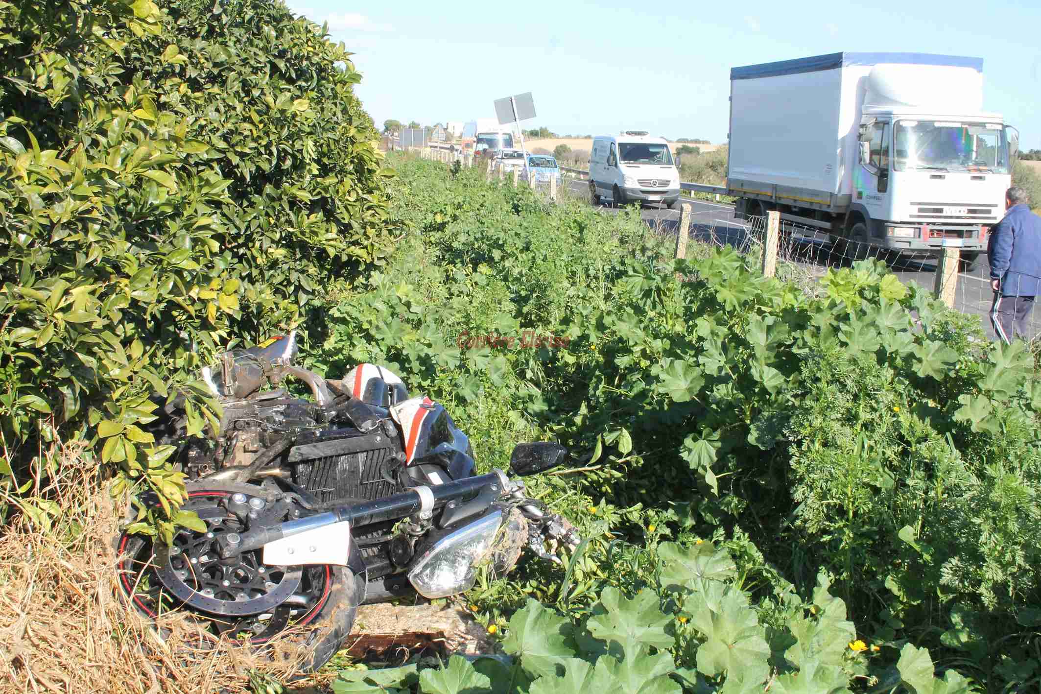 Brutto incidente tra due rosolinesi, motociclista grave trasportato con l’elisoccorso