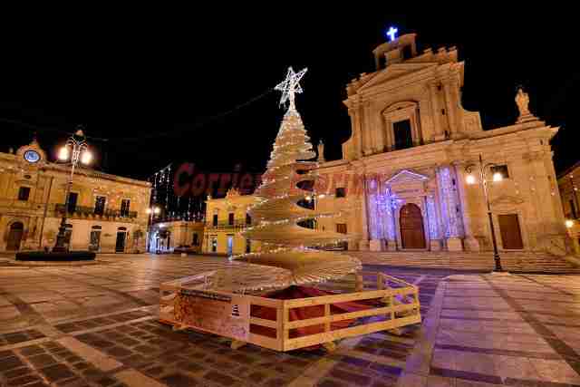 Il regalo di Natale originale di cinque ditte rosolinesi alla città