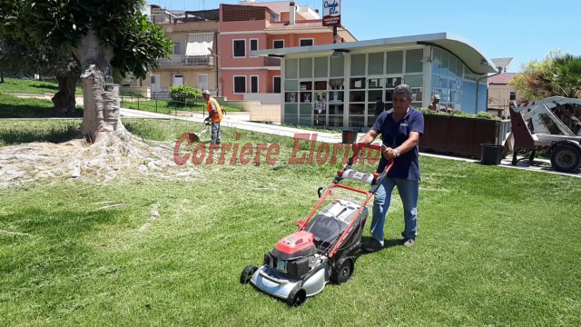 L’associazione “Città Verde” ripulisce il parco Giovanni Paolo II