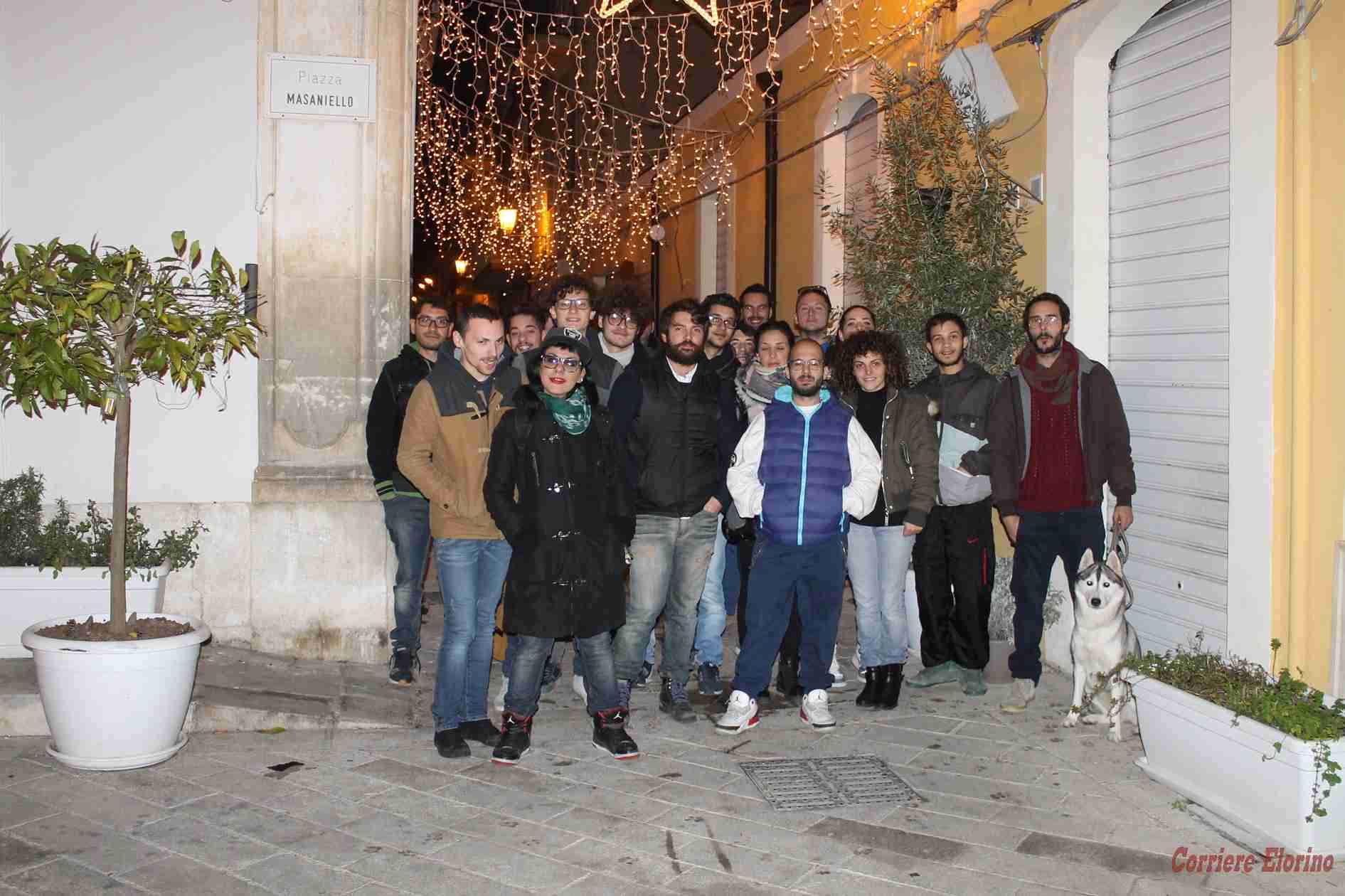 “Basta minacce. L’amministrazione ci tuteli”. Inizia la protesta silenziosa del “Totu” e del “100 Once” di piazza Masaniello