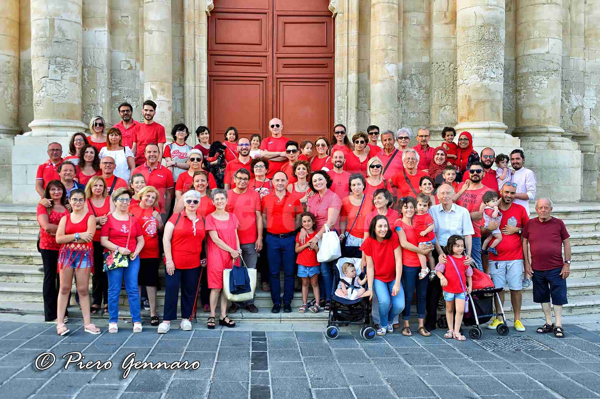 Una maglietta rossa per l’umanità: anche Rosolini risponde