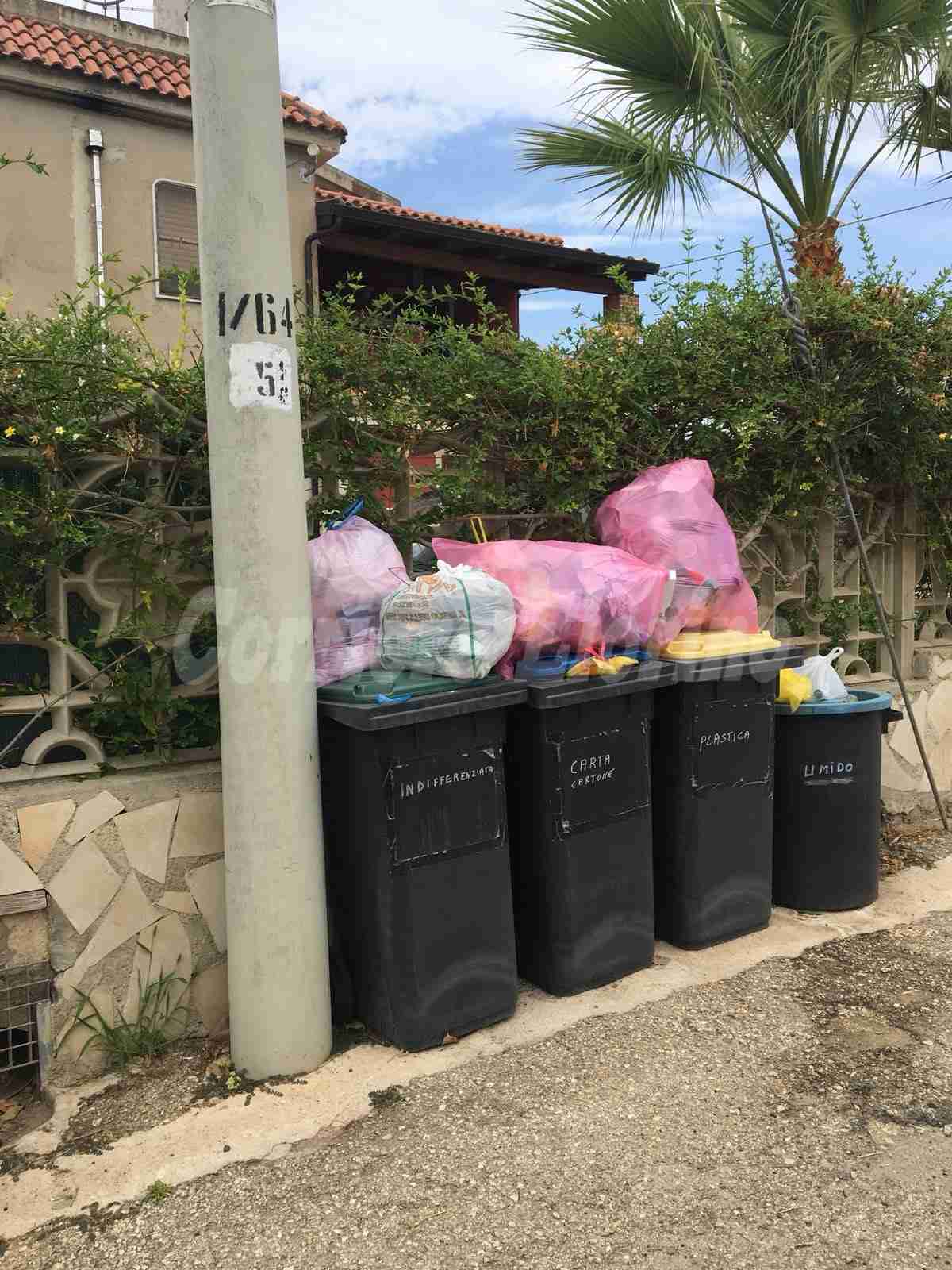 Stop al servizio porta a porta nelle contrade,la rabbia dei residenti. Il sindaco: “Ritorneranno i cassonetti”