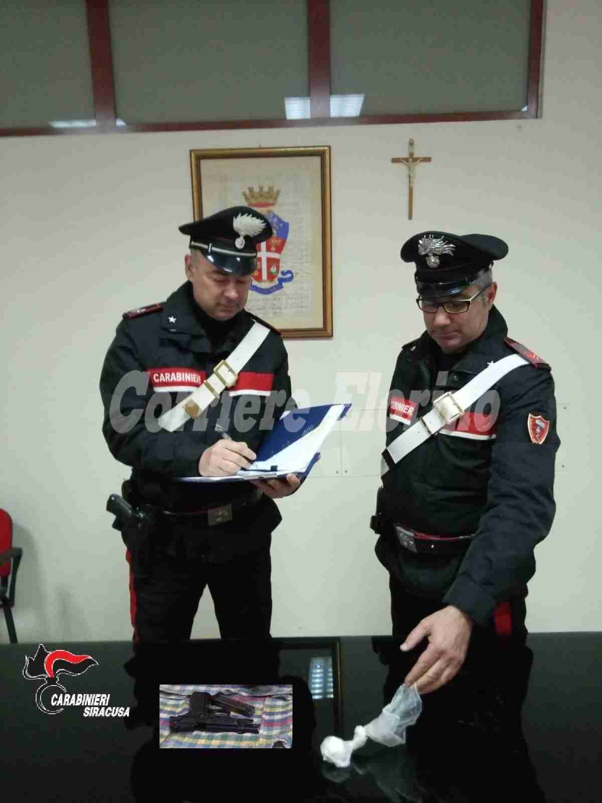 Trovato in casa con droga e una pistola modificata, rosolinese arrestato dai Carabinieri