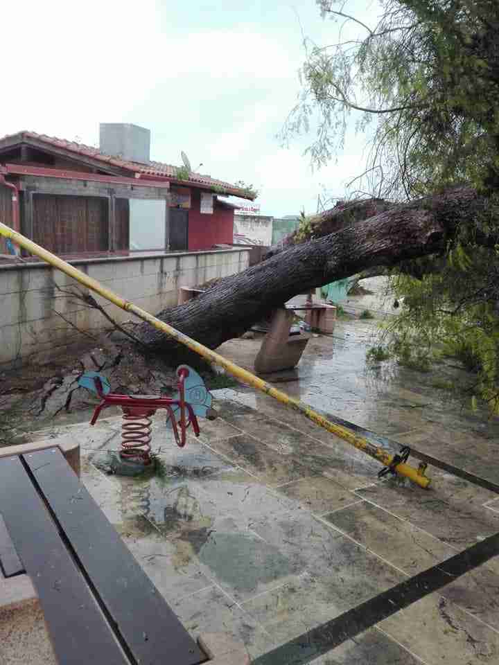 Diramata allerta meteo: domani scuole chiuse e attività sportive sospese