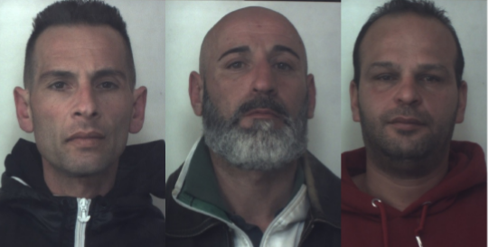 Detenevano droga in casa; tre rosolinesi agli arresti