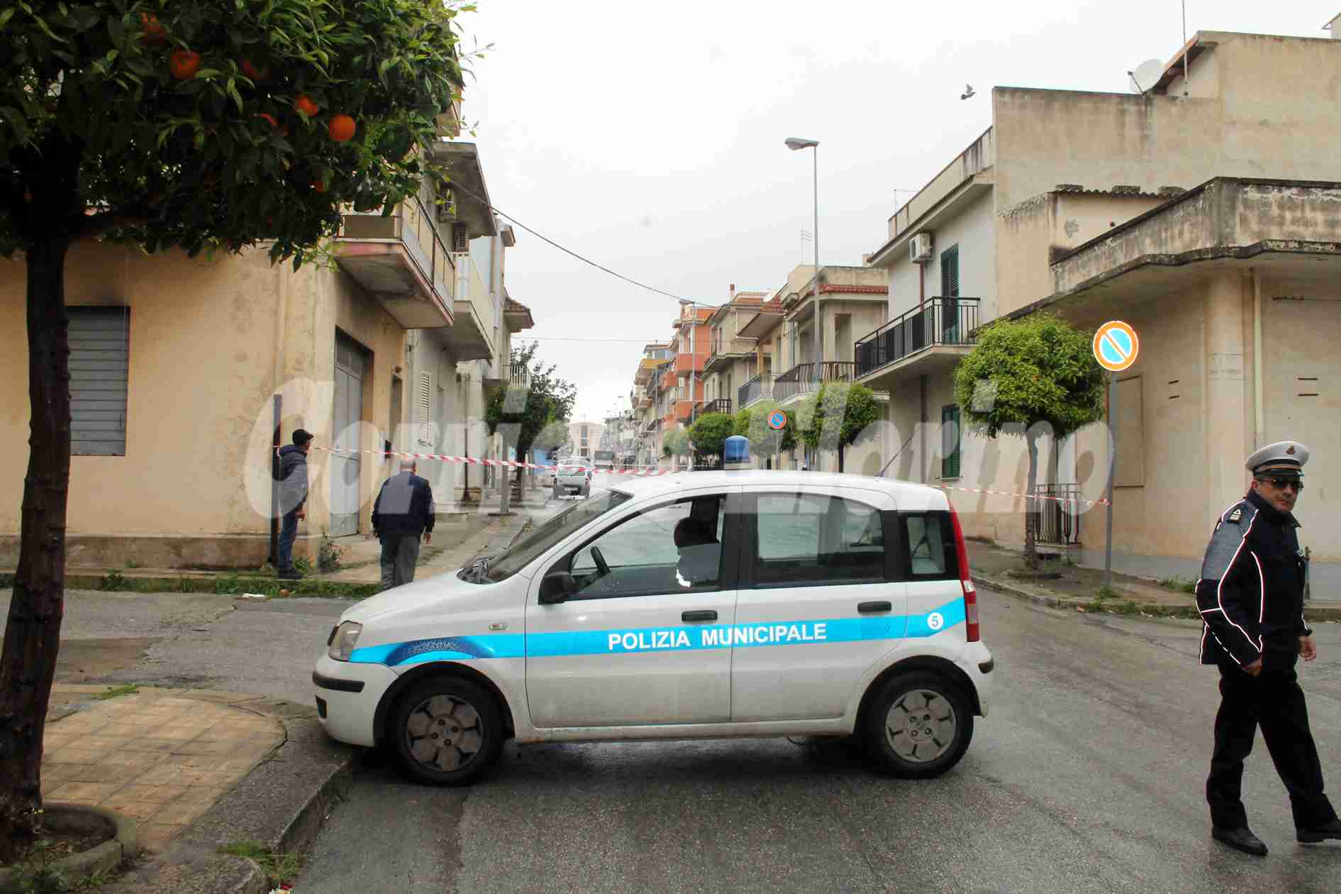 Scintille da un cavo Enel, paura in via Sipione – Il video degli “scoppi”