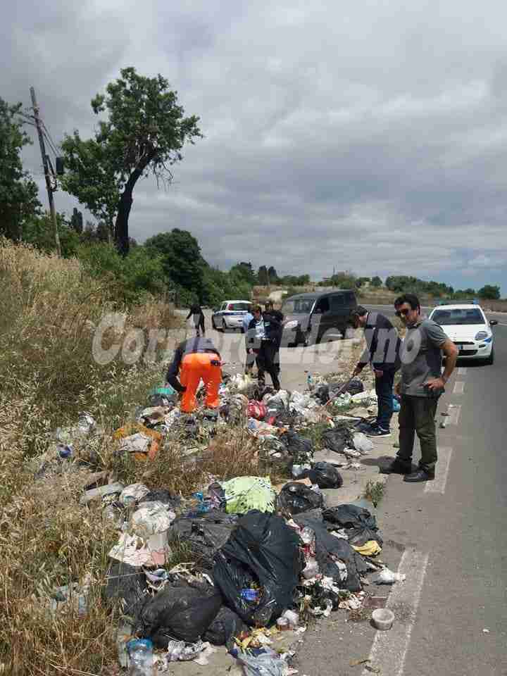 Rifiuti lungo la SP 26: Rosolini in sinergia con il Comune di Noto ispeziona e avvia una bonifica della strada