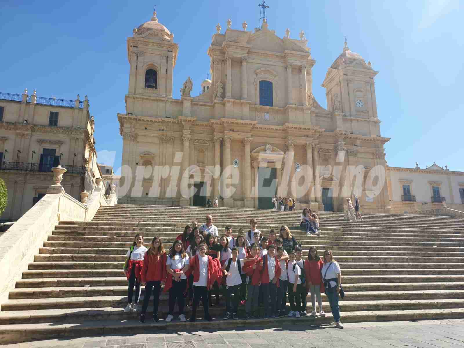 Scarpette comode e tanta curiosità: così l’Istituto D’Amico fa orienteering a Noto