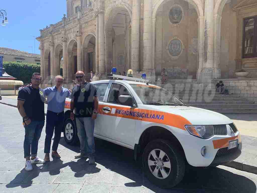 Noto, un mezzo antincendio concesso dalla Protezione Civile su richiesta del sindaco Bonfanti