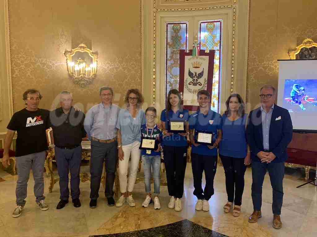 Il Comune di Noto “coccola” i propri talenti sportivi, il sindaco Bonfanti li premia