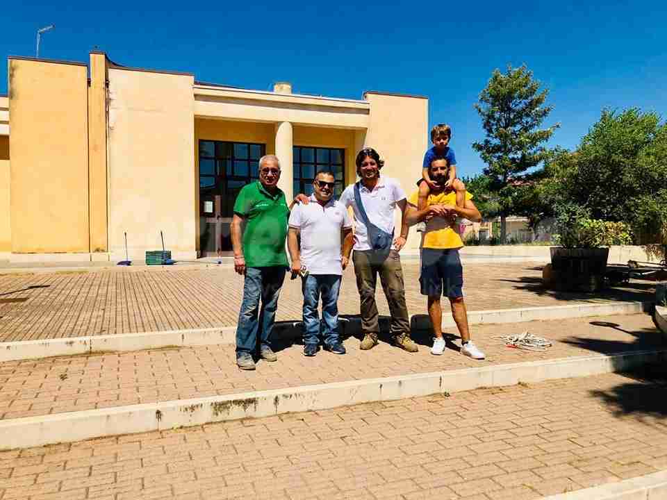 “Martin Luther King”, pulizia giardino: a ripulire ci pensano i genitori di “Scuola Attiva”