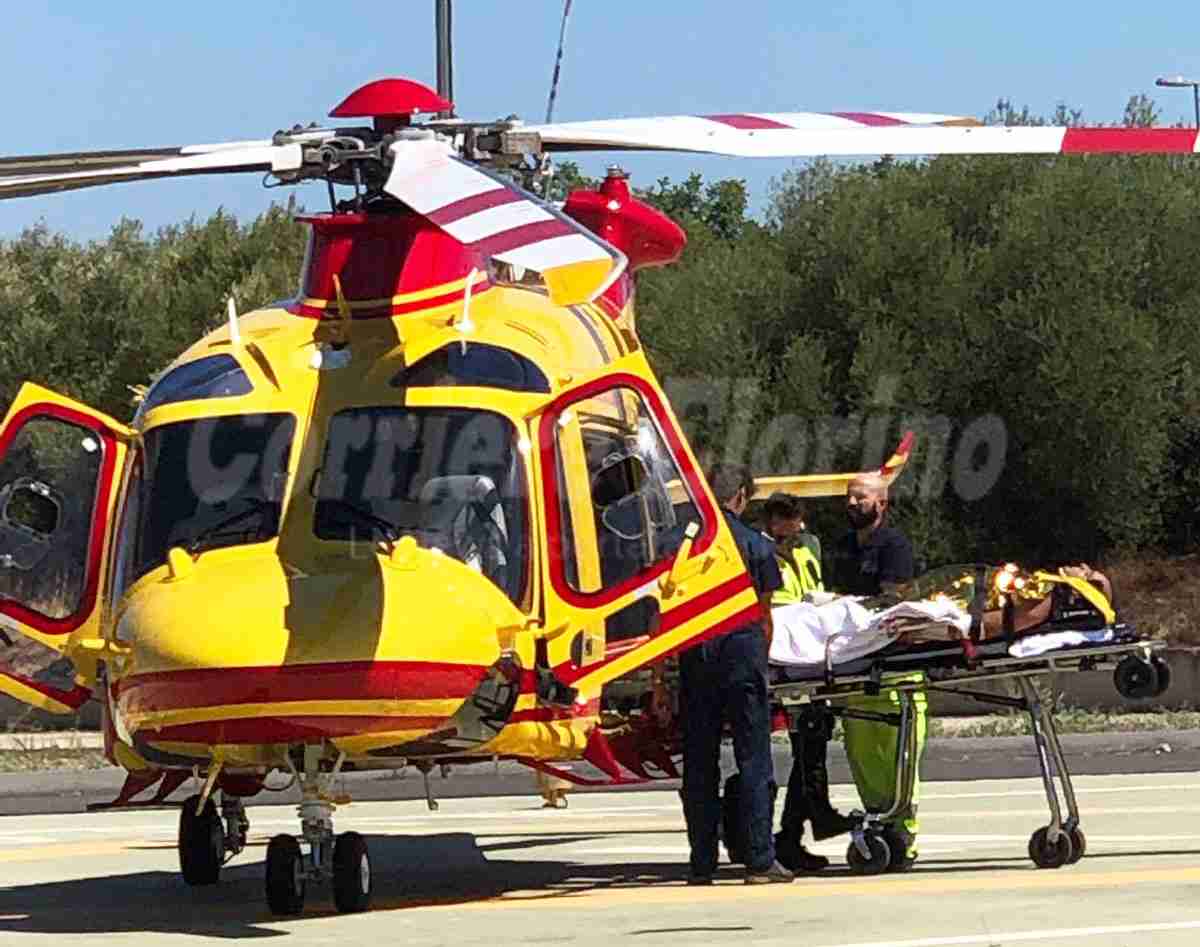 Rosolinese cade dalle scale; trasportato in elisoccorso a Catania