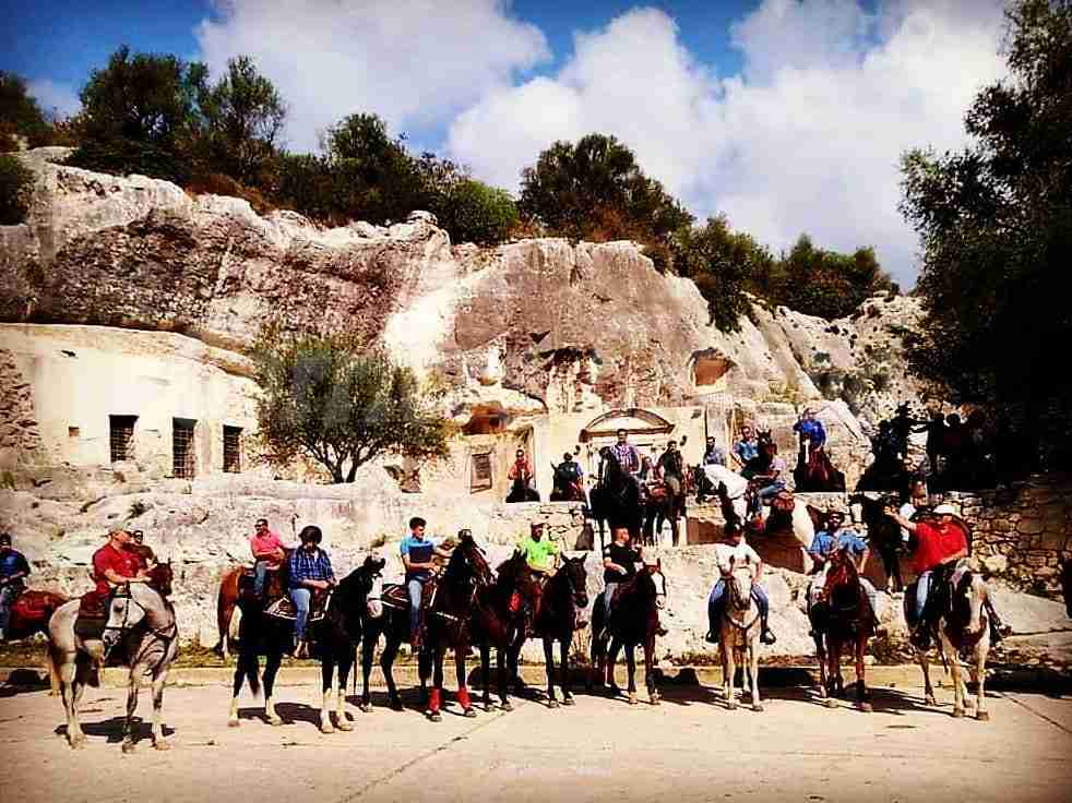 Spadola: “Complimenti per il “Cavallo Trekking”. Spero solo che il sindaco non li denunci”