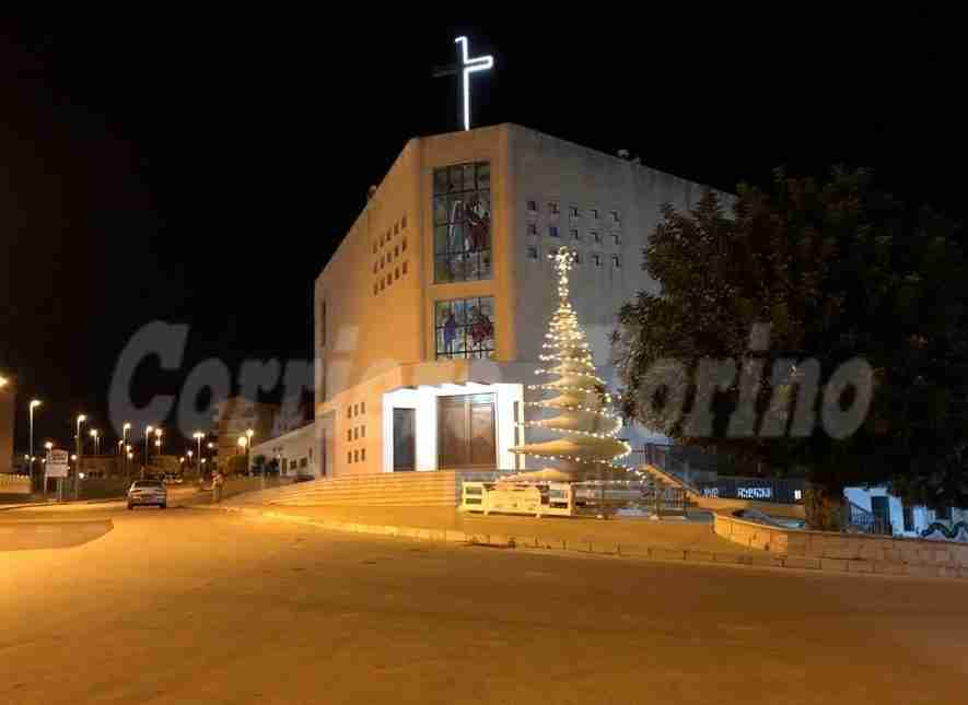 Albero di Natale “nomade”, si accendono le luci a Santa Caterina