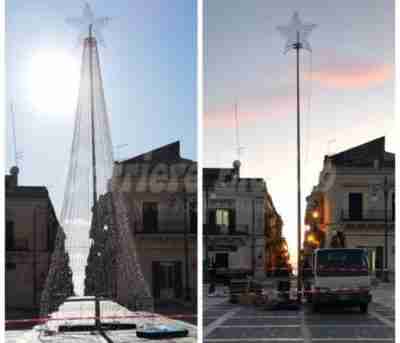 Luci non pagate, smontato l’albero in piazza Garibaldi