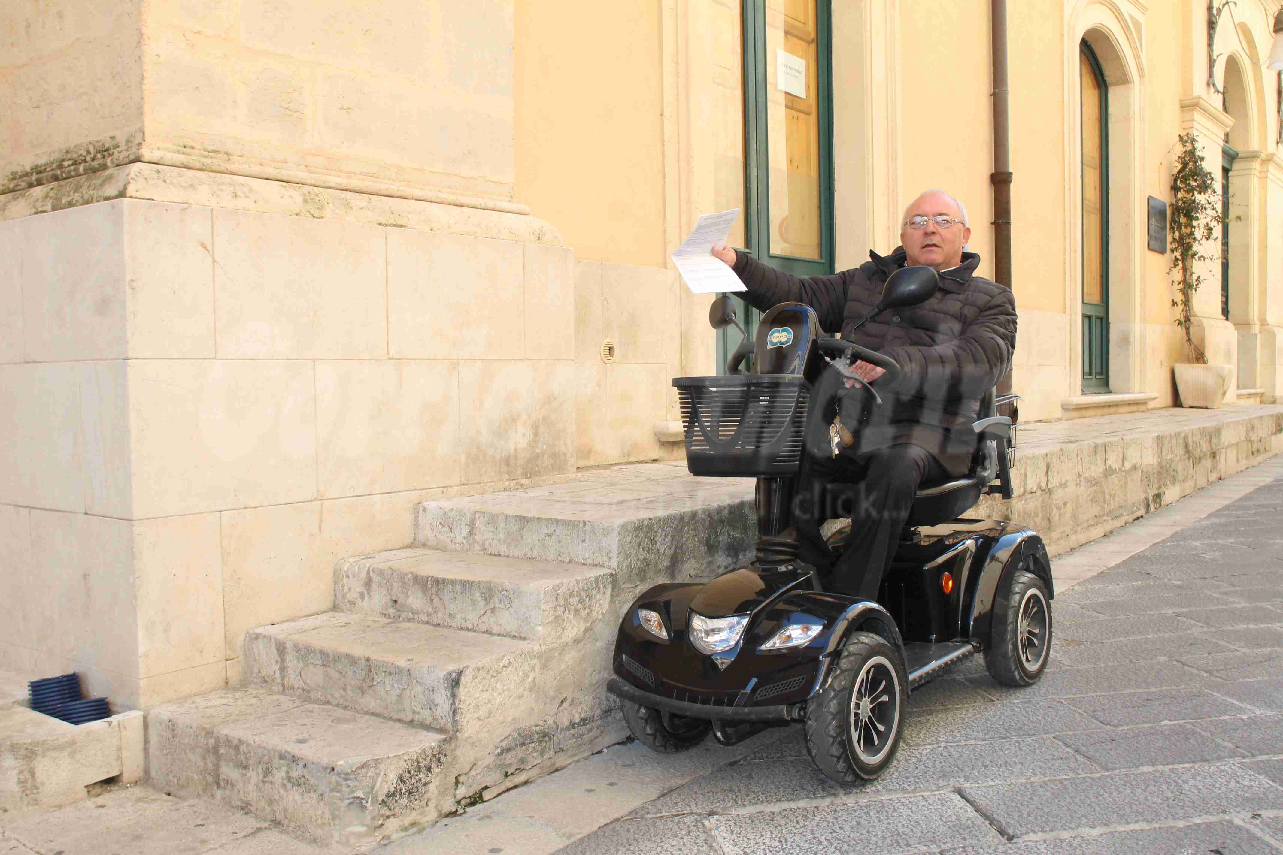 “Ufficio protocollo inaccessibile a disabili e anziani”, la denuncia del Movimento Etica