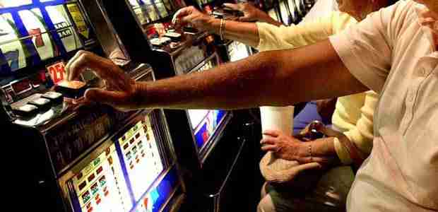 Gioco d’azzardo: il sindaco vieta l’apertura di sale scommesse vicino scuole e centri giovanili
