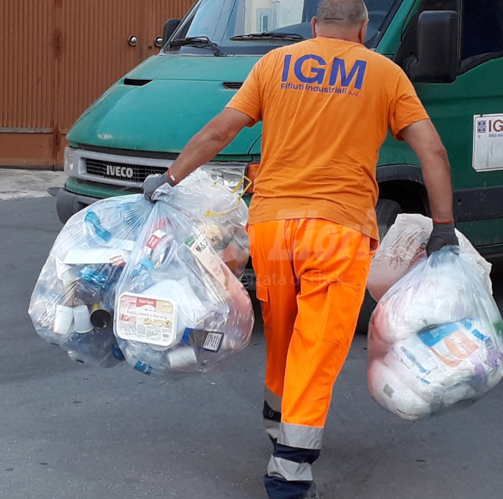 Raccolta rifiuti e igiene in città, nuova proroga del servizio alla ditta Igm