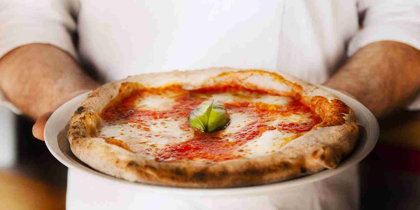 Pizze gratis per i bimbi, Comune e 6 pizzerie avviano “Cittadinanza solidale”