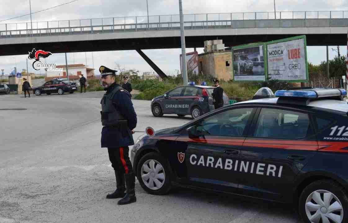 Inseguimento notturno a Rosolini, arrestati due modicani per furto di ciclomotore