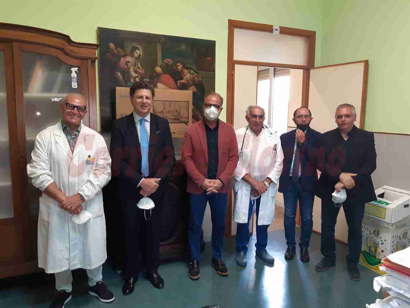 Rosolini e Noto donano 10 televisioni e 3 ventilatori polmonari al Covid di Noto