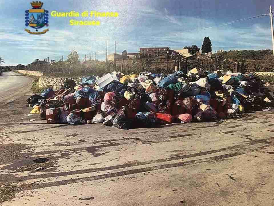 Operazione “Trash”: La Guardia di Finanza sanziona privati e aziende del siracusano per abbandono di rifiuti
