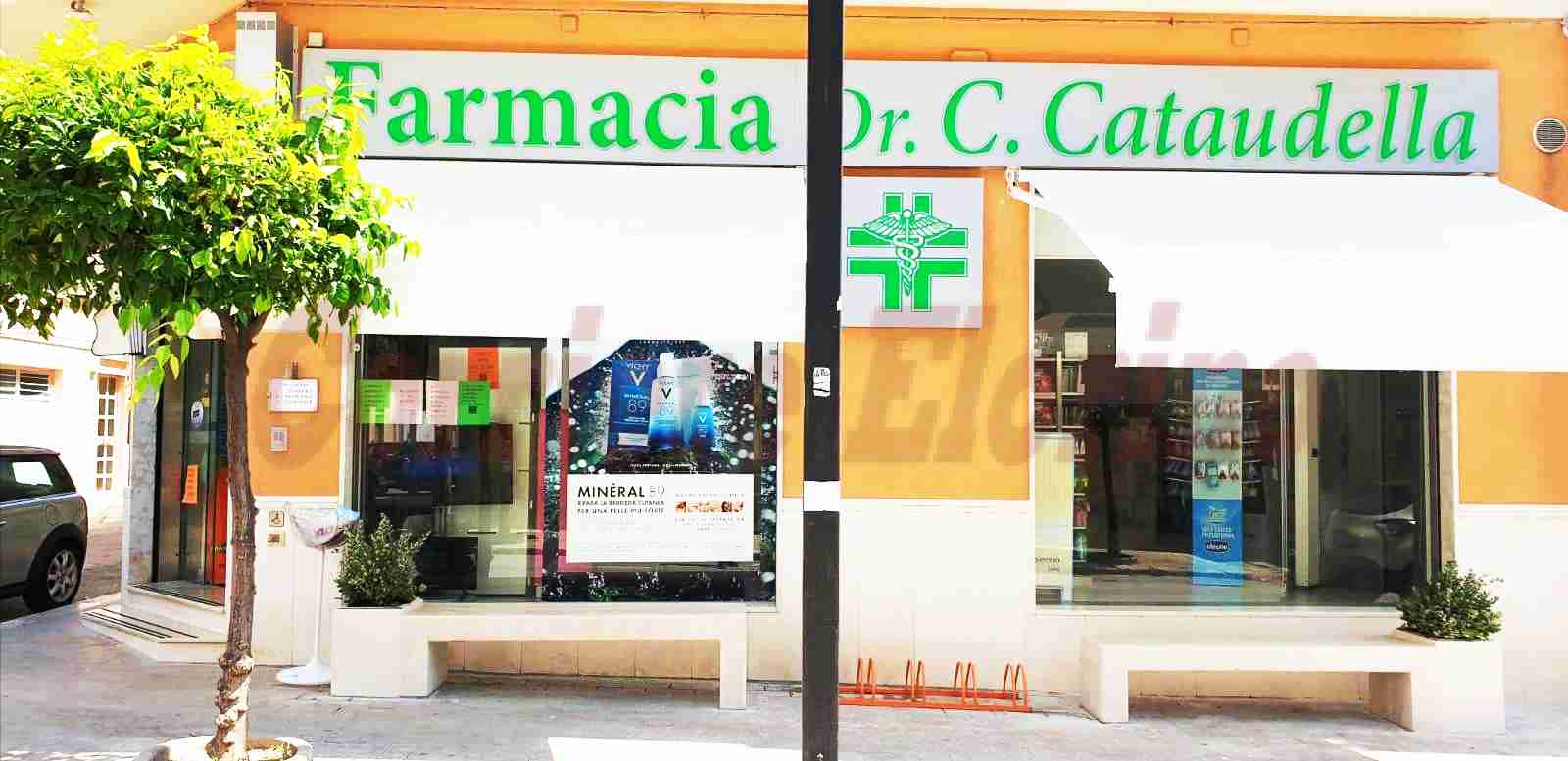 Le “panchine dell’ospitalità” (non solo per i clienti); il progetto della Farmacia Cataudella al servizio della città
