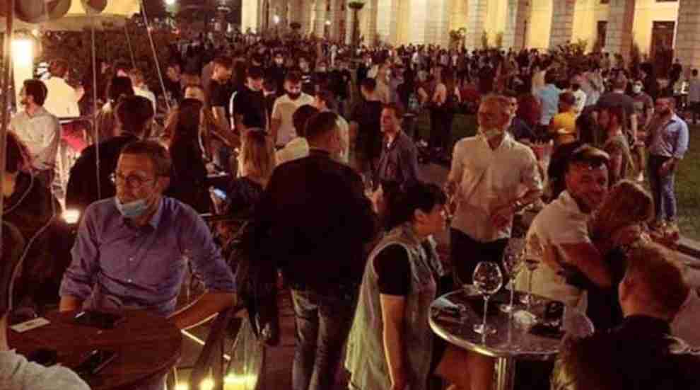 Allarme movida e contagi: alcuni locali sospendono gli eventi per la Notte di San Lorenzo e non solo