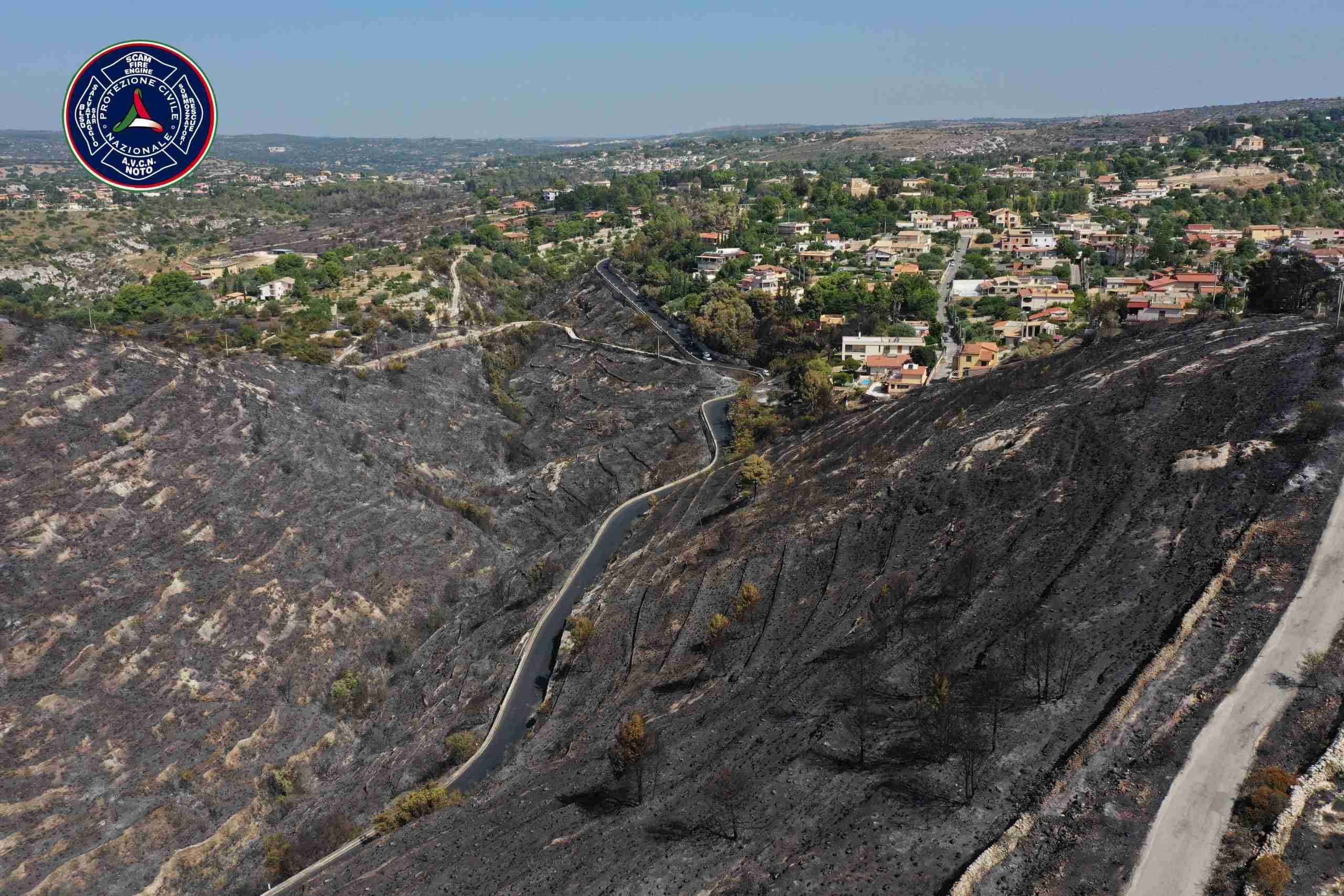 A Noto sopralluogo dei droni dopo gli incendi: distrutti centinaia di ettari di vegetazione