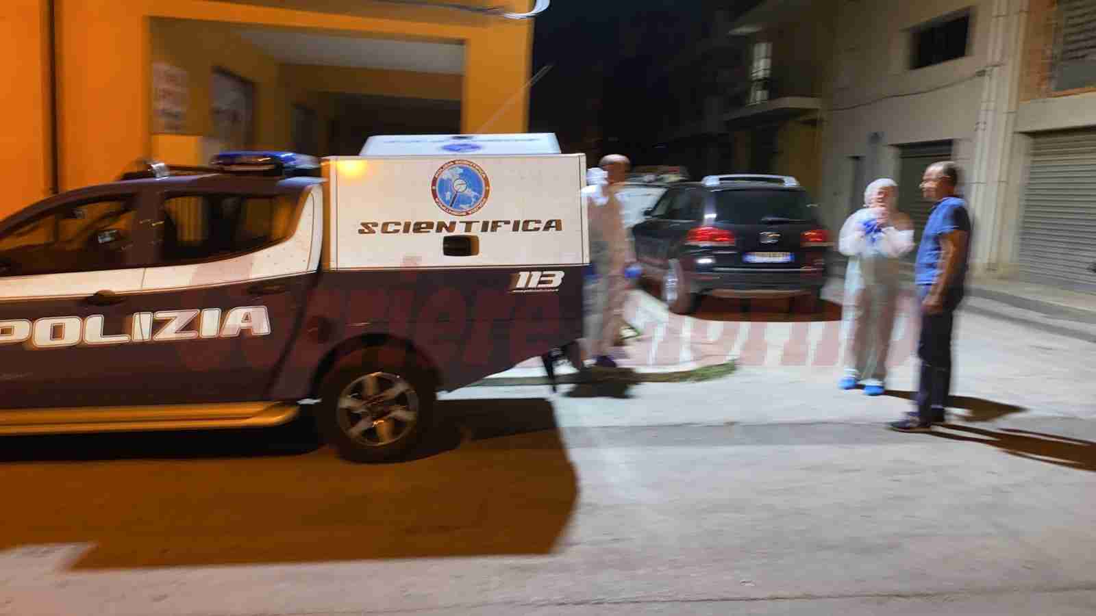 Polizia Scientifica trova tracce di sangue nella culla del piccolo Evan