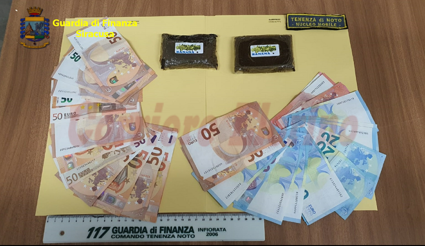 Trovato con 2 panetti di hashish e con oltre 1000 euro in contanti: arrestato dalla Guardia di Finanza
