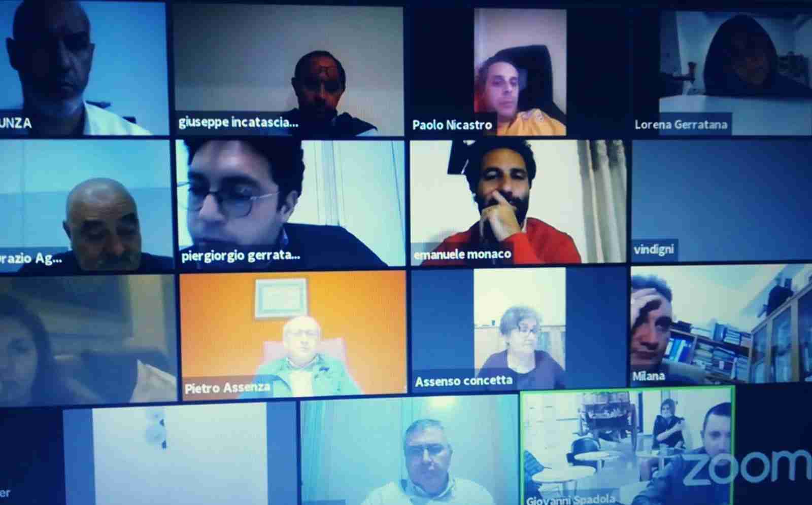 Consiglio in streaming, Roccasalvo: “Comoda la videoconferenza, ma non siamo in spiaggia”