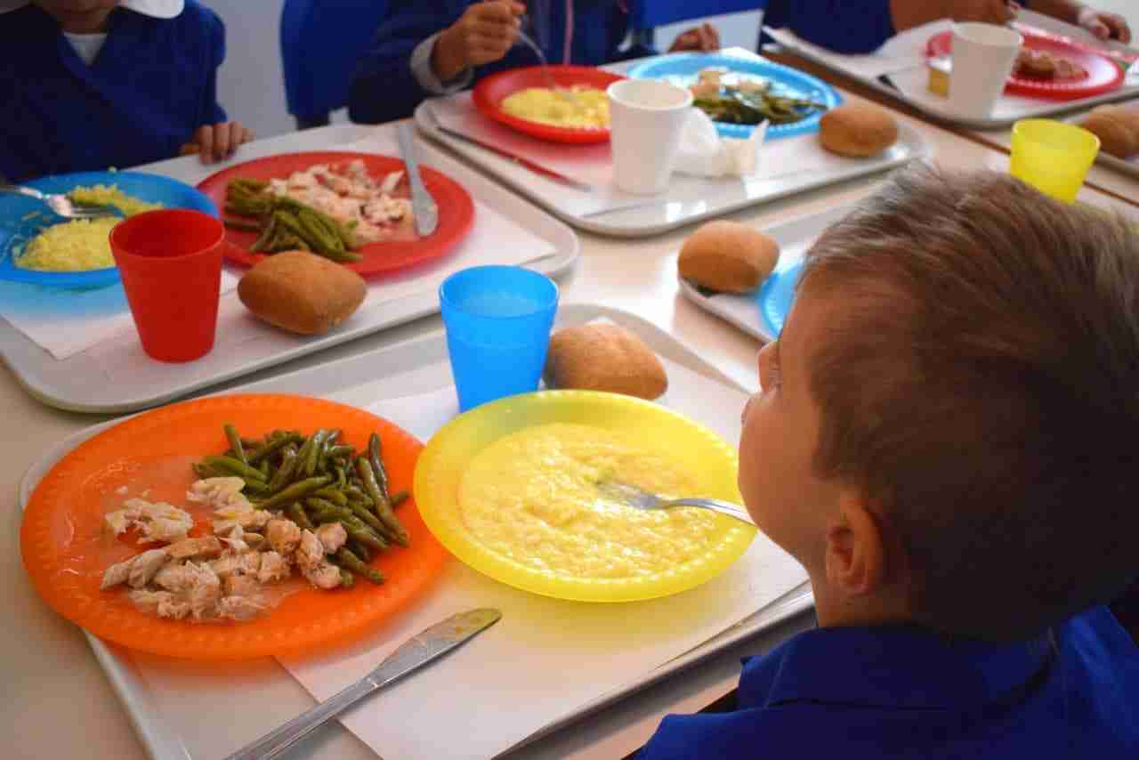 Al via il 16 novembre la mensa scolastica: 4,16 euro per un pasto. I ticket in vendita dal 10 novembre in sala Cartia