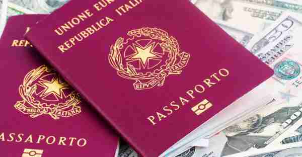 Sbarco illegale e passaporti falsi: arrestati 12 cittadini stranieri, denunciato un minore
