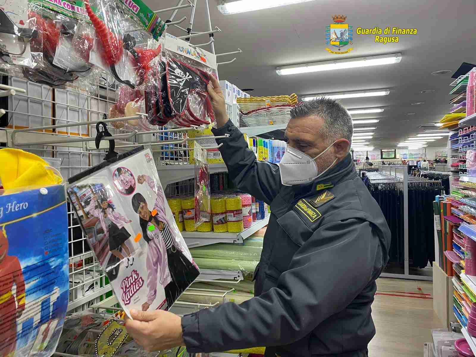 Modica, costumi e maschere di carnevale pericolosi, maxi sequestro della Guardia di Finanza