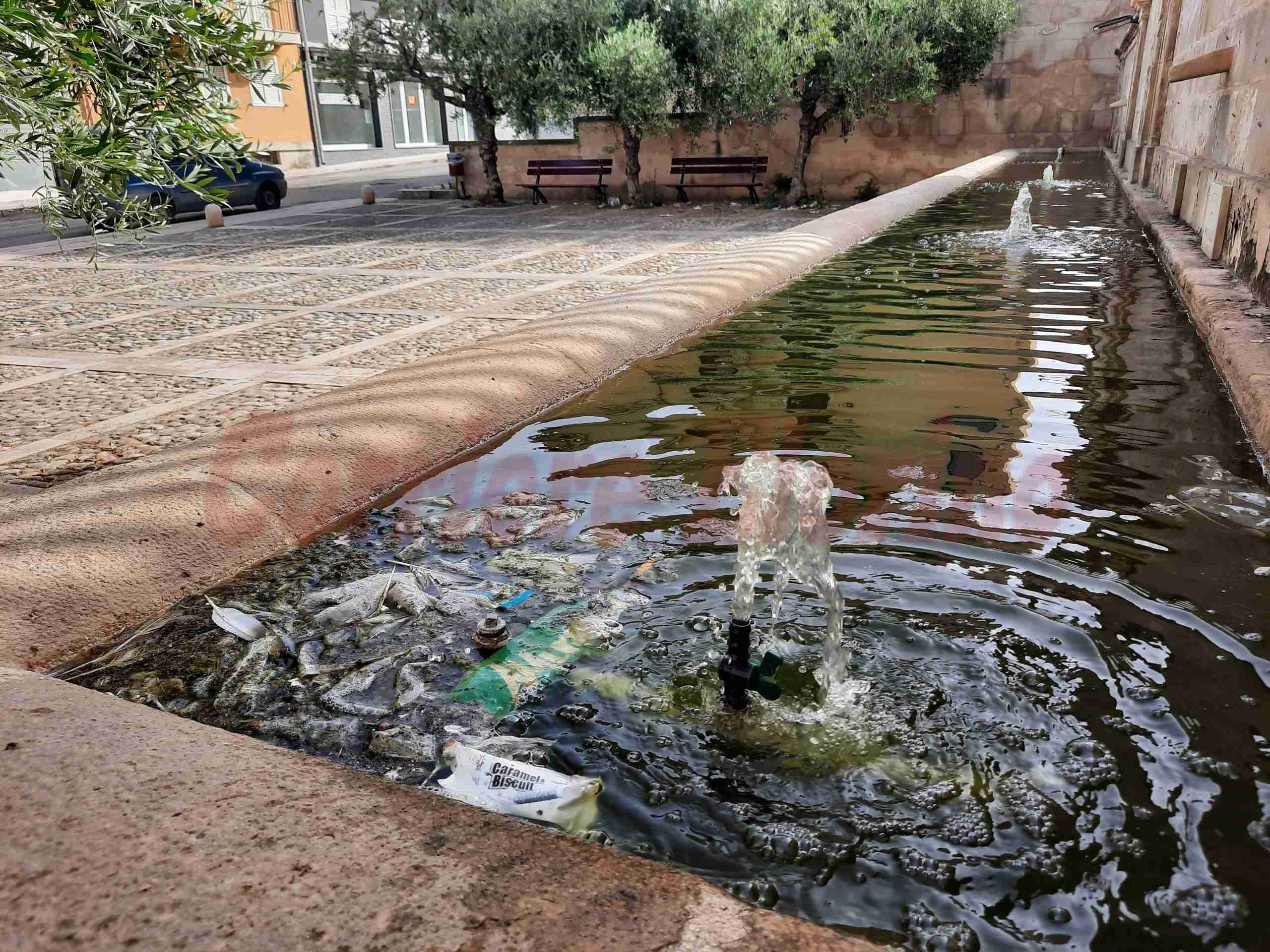 Abbeveratoio comunale di via Eloro in stato di abbandonato: “Il Comune ci dia una mano”