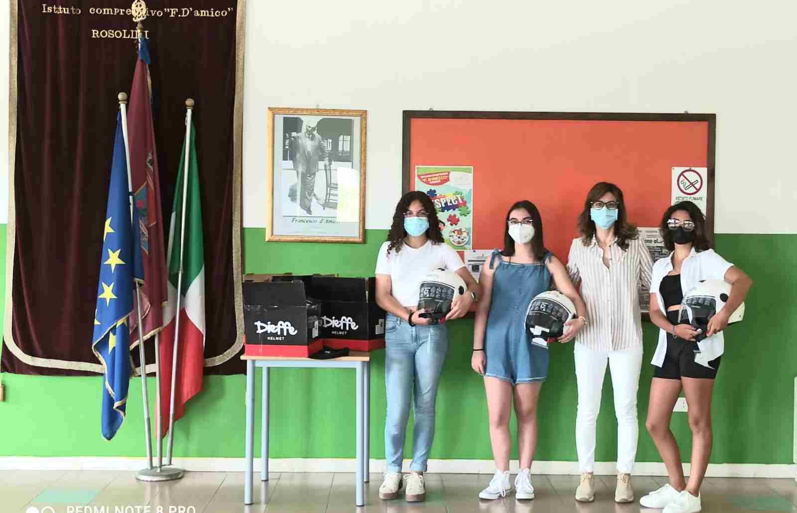 “Un casco vale una vita”, tre alunne dell’Istituto D’Amico premiate al concorso per i loro disegni